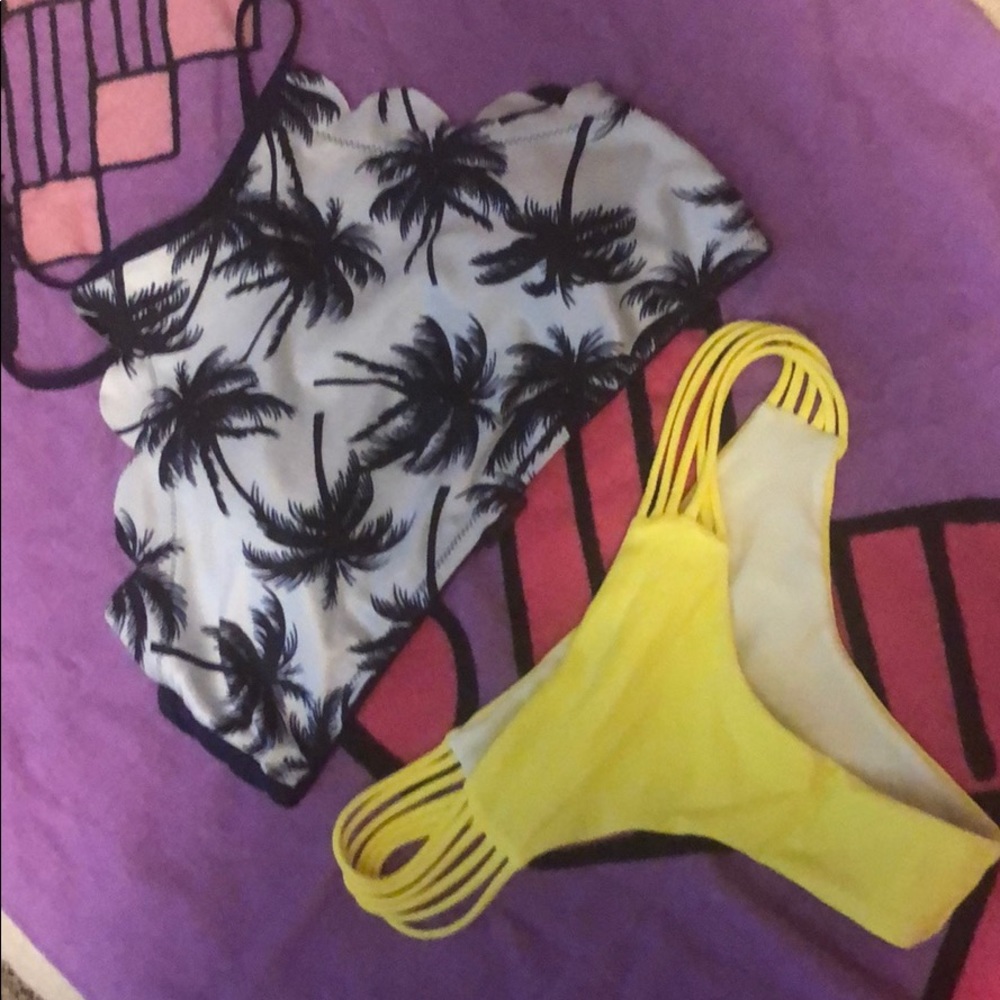 Palm tree bikini med top Large yellow cheeky butt